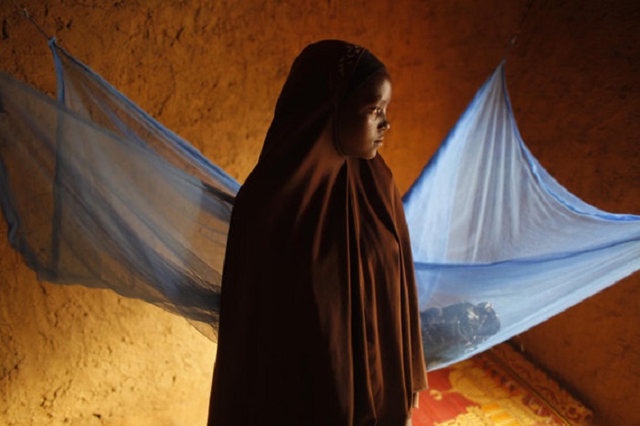 Associated Press - Niger 18 korrik 2012. Zali Idy, 12 vjece, ne dhomen e gjumit.  Zali u martua ne vitin 2011!