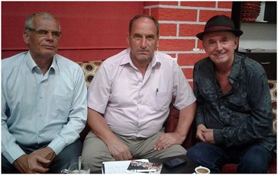 Autori midis dy Skënder Kapitëve (Durrës, 1 Shtator 2016)